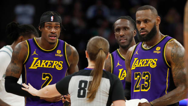 lebron-james-taurean-prince-jarred-vanderbilt-ref-timberwolves
